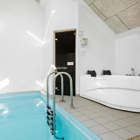 Дом отдыха Lovely In With Indoor Swimming Pool Vinderup